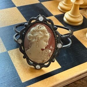 Vintage Cameo Bracelet with Black and Cream Design